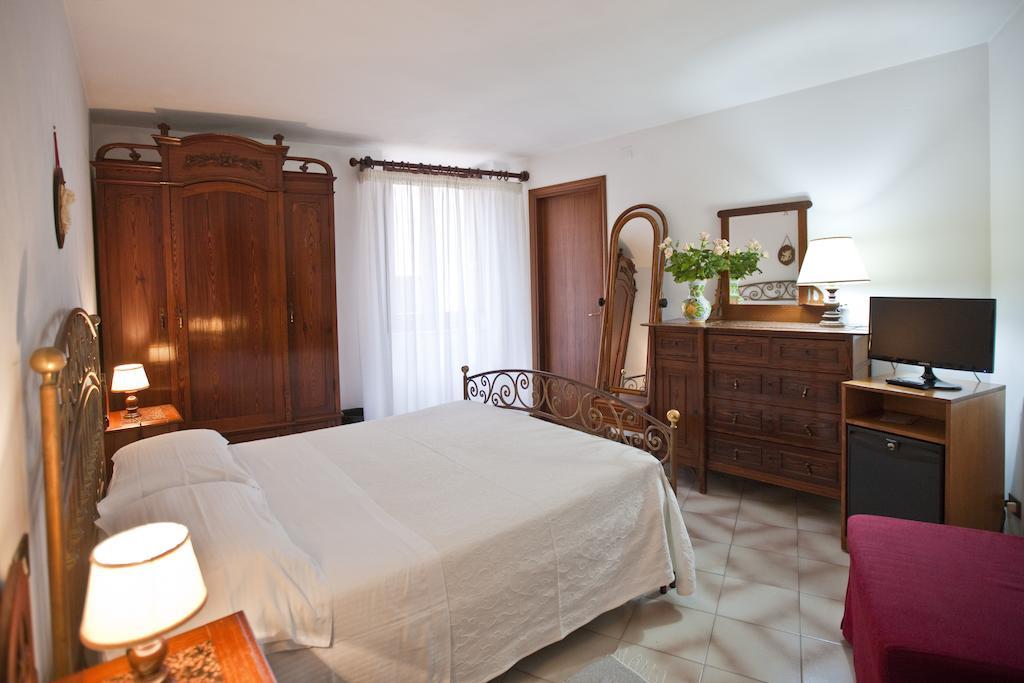 Hotel Moderno إريس المظهر الخارجي الصورة