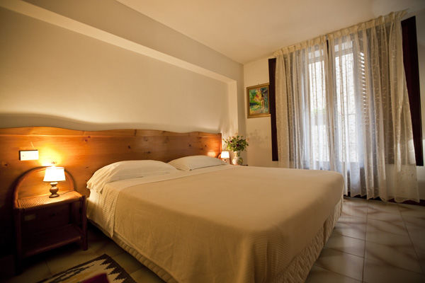 Hotel Moderno إريس المظهر الخارجي الصورة