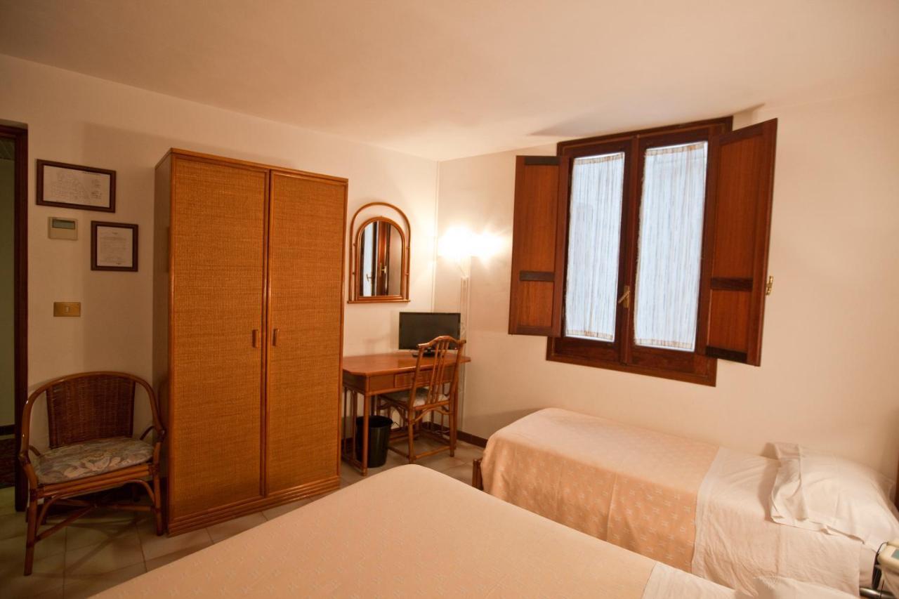 Hotel Moderno إريس الغرفة الصورة